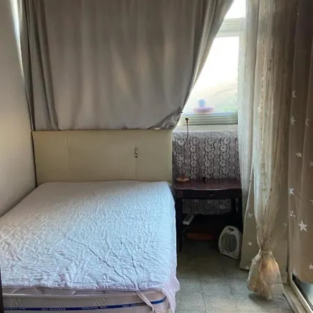 Flat In Centre Of Lejlighed