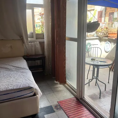 Lejlighed Flat In Centre Of *